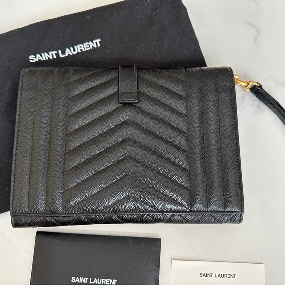SOLD- Authentic Envelope Flap YSL Clutch Bag in Grained Leather. Black & gold. - Picture 3 of 7